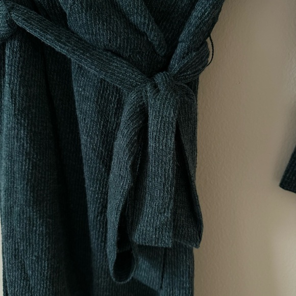 ✨ Francesca's Mi Ami Open Back Wrap Green Sweater Dress - Picture 6 of 12